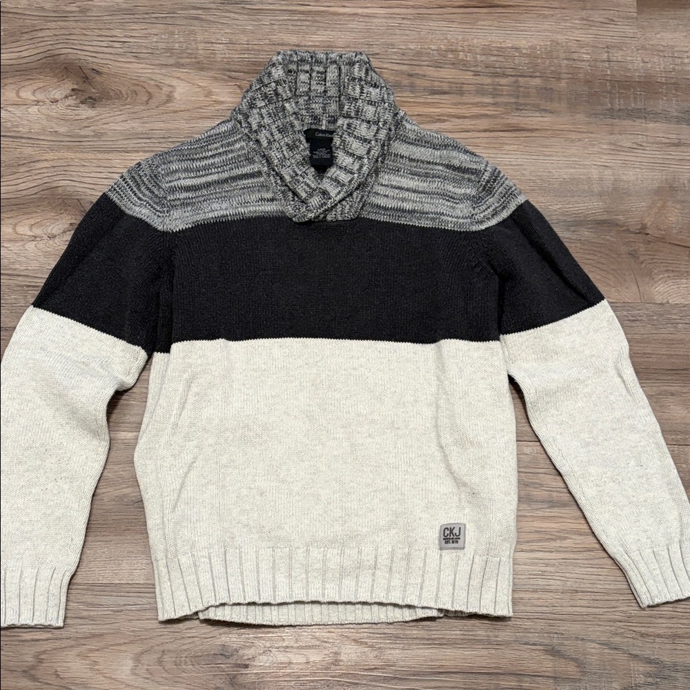 Calvin Klein Two-Tone shawl neck Sweater size Sm